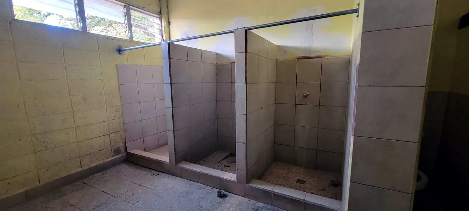 Remodelación de baños en edificio ITP, Comayagua