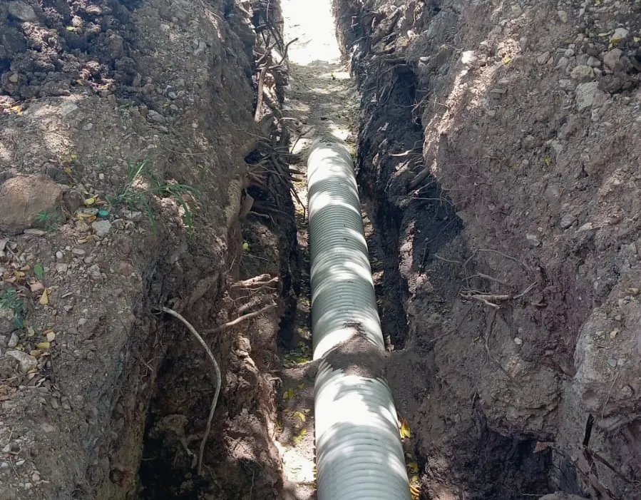Tubería instalada en zanja